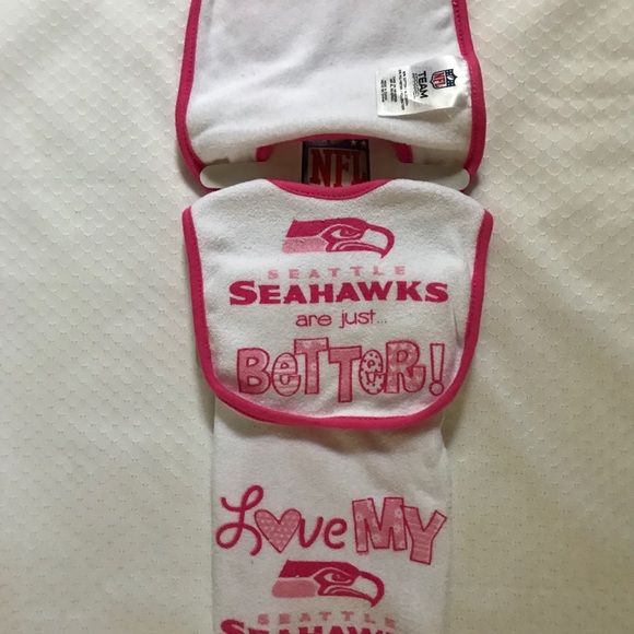 NFL Seattle Sea Hawks 3-piece 2 bibs & burpcloth - Picture 3 of 4